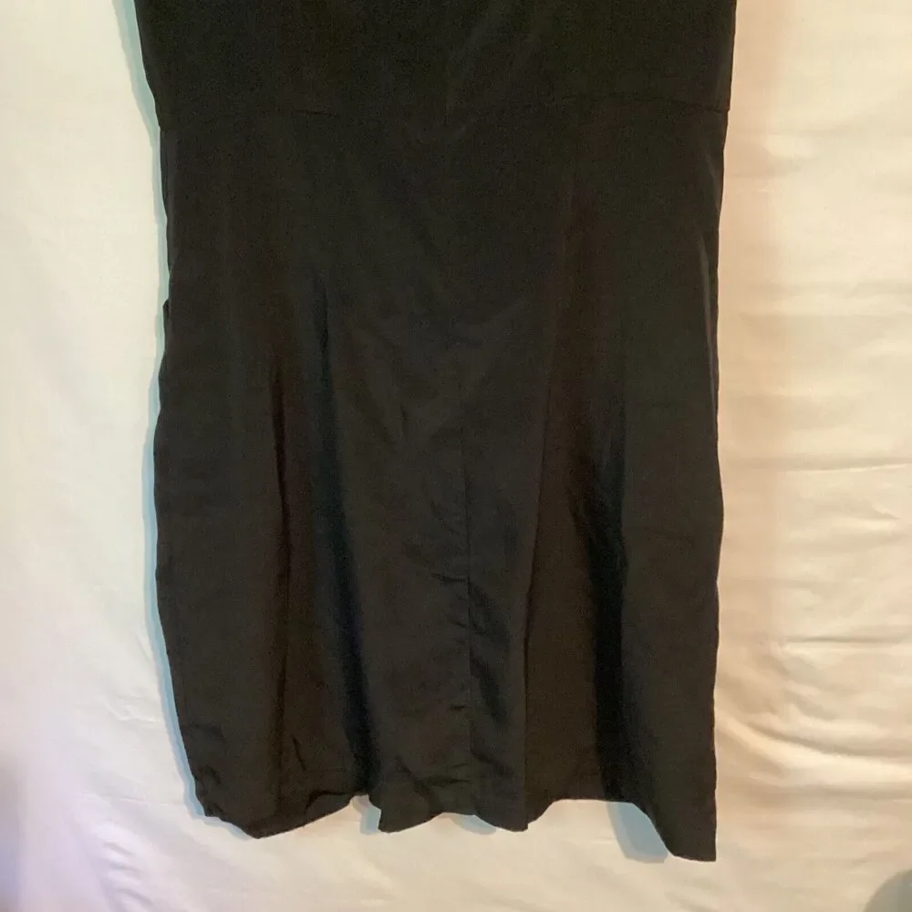 1133 NWOT GAP Sleeveless Black Dress Size 2 Pockets Elastic Back Waist